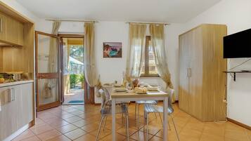 Family Apartment, 1 Bedroom, Microwave (Residence La Perla - Apt 13) | Private kitchenette | Fridge, microwave, stovetop, coffee/tea maker
