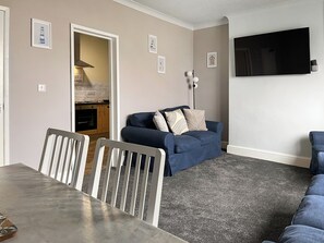 TV - A great location within a stones throw of the beach, harbour and town centre. (Bridlington)