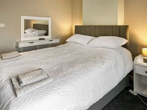 4 bedrooms, free WiFi - A great location within a stones throw of the beach, harbour and town centre. (Bridlington)