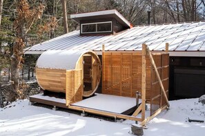 Property grounds - A newly built cottage nestled in the quiet forest  / Kitasakugun Nagano (Kitasakugun)