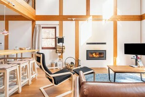Living area - A newly built cottage nestled in the quiet forest  / Kitasakugun Nagano (Kitasakugun)