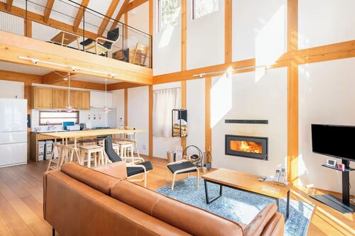 A newly built cottage nestled in the quiet forest  / Kitasakugun Nagano