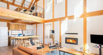 A newly built cottage nestled in the quiet forest / Kitasakugun Nagano