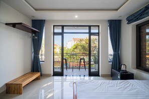 Kamar Quadruple Deluks, balkon, pemandangan kebun