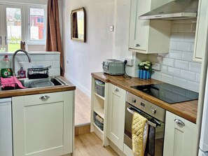 Private kitchen - 1 bedroom accommodation in Rhuddlan (Rhuddlan)