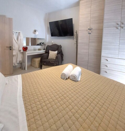 Charming 2-bedroom apartment with AC in Andravida