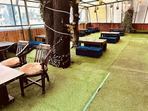 Outdoor dining - Hotel R C Regency (Dharamshala)