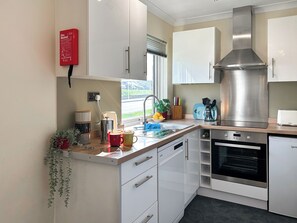 Dishwasher, high chair - 2 bedroom accommodation in Perranporth (Perranporth)