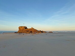Beach - 2 bedroom accommodation in Perranporth (Perranporth)