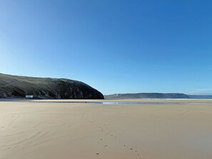 Beach - 2 bedroom accommodation in Perranporth (Perranporth)