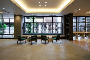A modern interior with a seating area, large windows, and a view of the street outside. - HOTEL AMANEK Kumamoto (Kumamoto)
