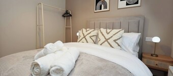 Modern 5BR Home new”