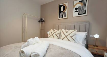 Modern 5BR Home new”