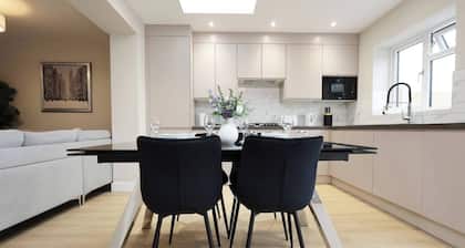 Modern 5BR Home new”
