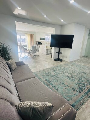 Living area - Cozy Modern 3BR With Free Parking Fast WiFi (Richmond Hill)