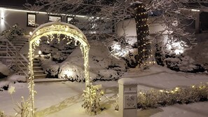 Property grounds - Separate apartment in attractive villa (Huddinge)
