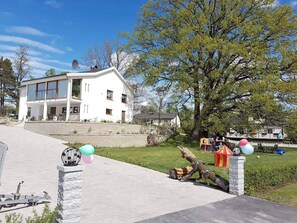 Children’s area - Separate apartment in attractive villa (Huddinge)