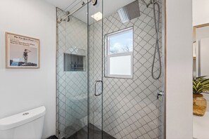 Shower, hair dryer, towels - Stylish East Austin Home + Patio Dining + Minutes to Downtown | Eastside Keys (Austin)