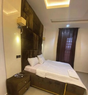 Desk - BOMDILA CITY APARTMENTS (Benin City)