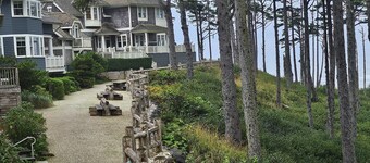 +++NEW+++ SEABROOK oceanfront beach access: 2 primary bedrooms + carriage house