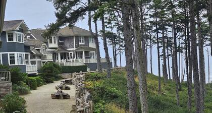 +++NEW+++ SEABROOK oceanfront beach access: 2 primary bedrooms + carriage house