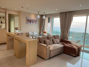 TV - 2 Bed Room Seaview -Best Of Location A Pattaya Gem (Pattaya City)
