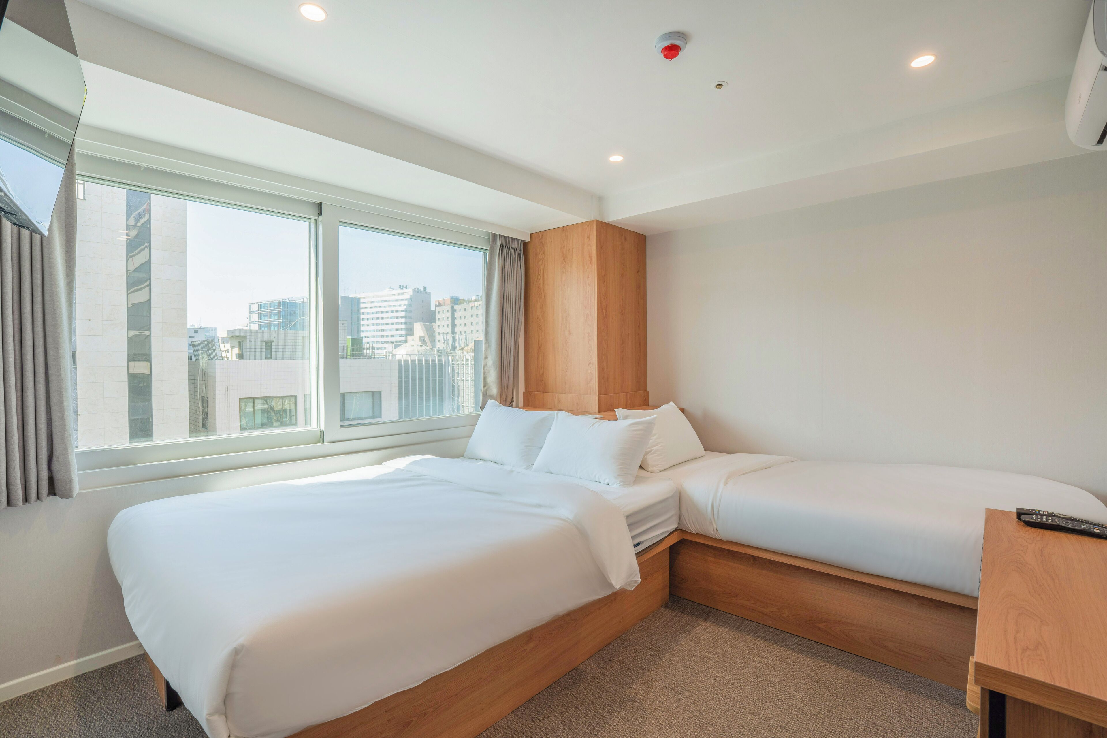 Family Triple Room, City View