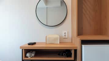 Deluxe Double Room, City View | Interior