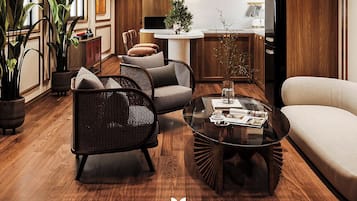 Premier Studio Suite, City View | Living area