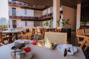 Outdoor dining - 31 Park Hotel (Pokhara)