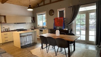 Micro-ondes, four, plaque de cuisson, lave-vaisselle