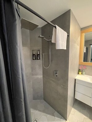 Hair dryer - Central, Fun & Cozy! (Jindabyne)