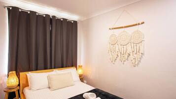 2 bedrooms, iron/ironing board, WiFi
