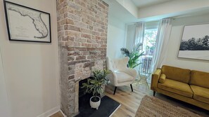 Smart TV - Miss Corby's Porch Swing | Historic St. Andrews (Panama City)