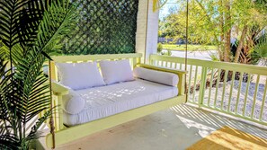 Terrace/patio - Miss Corby's Porch Swing | Historic St. Andrews (Panama City)