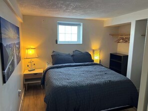 Iron/ironing board, WiFi, bed sheets - Melrose Hideaway Private Queen Room w/ Heated Pool (Victoria)