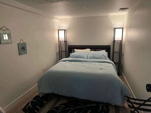 Tabla de planchar con plancha, wifi y ropa de cama 