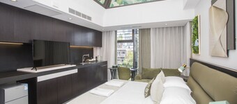 Deluxe King Room - Quinn’s Botany Boutique K07