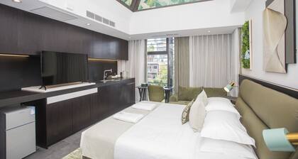 Deluxe King Room - Quinn’s Botany Boutique K07