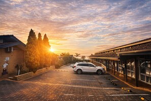 Property grounds - Affordable, Clean & Convenient – Jetty Motel The Entrance (Long Jetty)