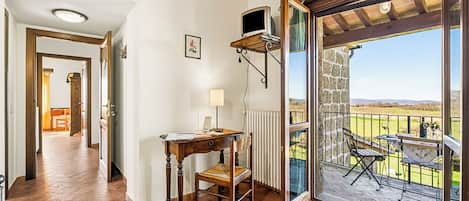 Family Apartment, Multiple Bedrooms, 2 Bathrooms (Sorgenti Pitigliano 2) | Outdoor dining
