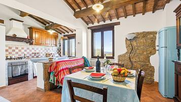 Family Apartment, 2 Bedrooms, 2 Bathrooms (Sorgenti Pitigliano 2 with Shared) | Private kitchenette