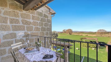 Family Apartment, 2 Bedrooms, 2 Bathrooms (Sorgenti Pitigliano 2 with Shared) | Outdoor dining