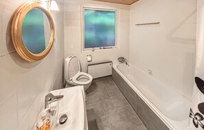 Shower - 3 bedroom amazing home in Ringkøbing (Ringkøbing)