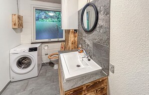 Shower - 3 bedroom amazing home in Ringkøbing (Ringkøbing)