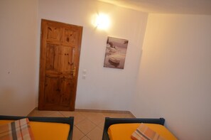 2 bedrooms, WiFi, bed sheets - Adria Paradies by Marinko 3-room vacation apartment no. 1 directly by the sea & beach (Starigrad Paklenica)