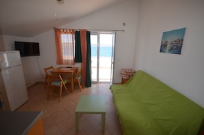 Interior - Adria Paradies by Marinko 3-room vacation apartment no. 1 directly by the sea & beach (Starigrad Paklenica)