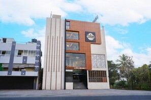 Exterior - Yash Grande (Thindukkal)