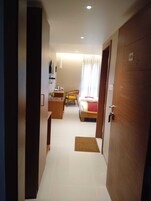 Desk, laptop workspace, WiFi (free)