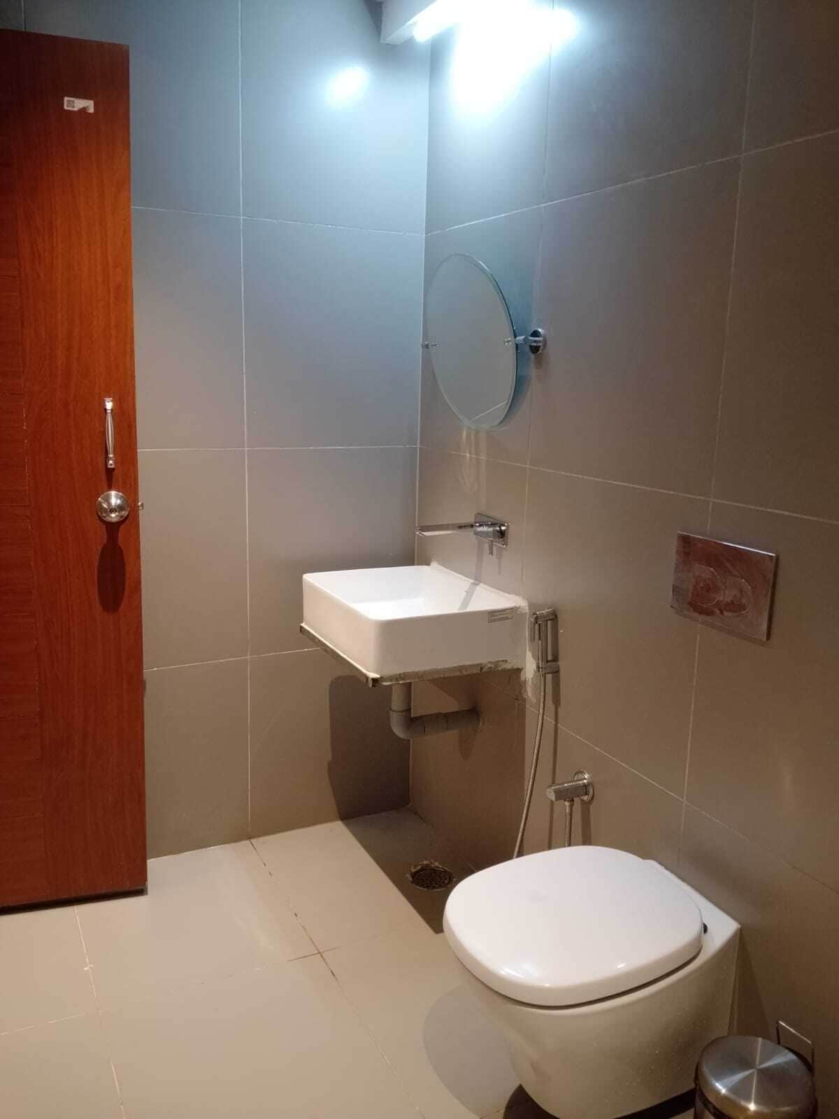 Classic Double Room, City View | Bathroom